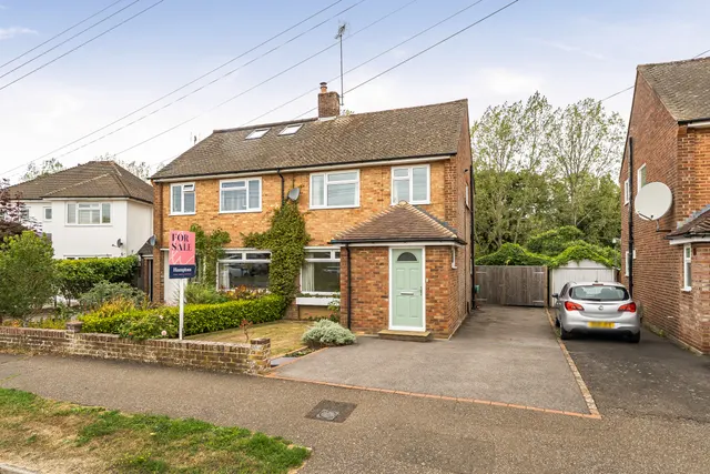 Cootes Avenue, Horsham, RH12, photo 1