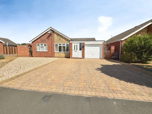 Pateley Moor Close, North Hykeham, Lincolnshire, LN6, photo 1