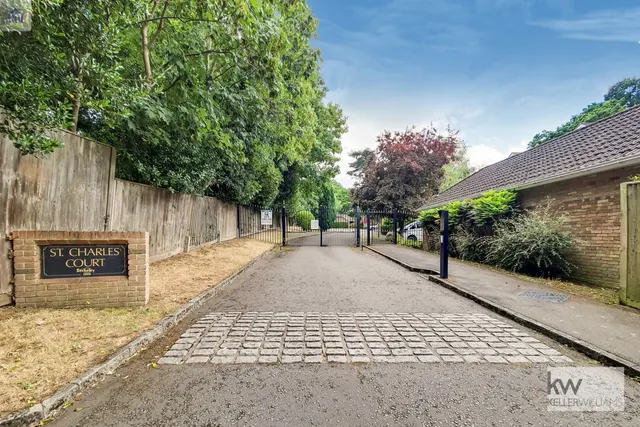 St. Charles Place, Weybridge, KT13, photo 3