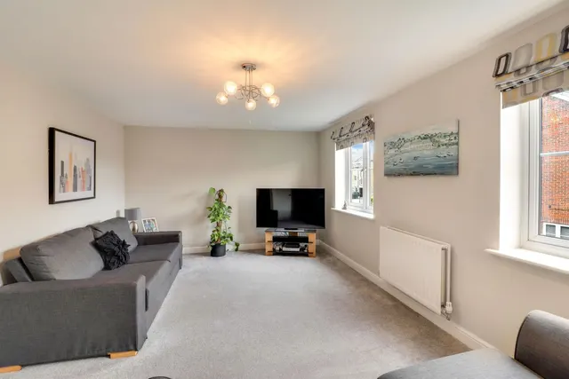 Walton Park Street, Castleford, WF10, photo 2
