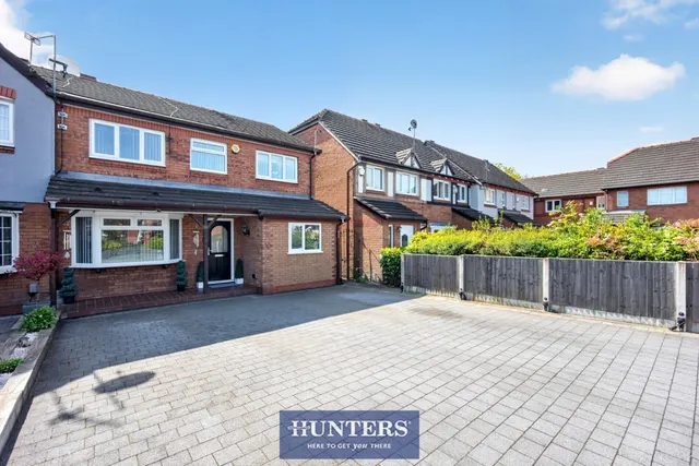 Southfield Close, Dukinfield, photo 1
