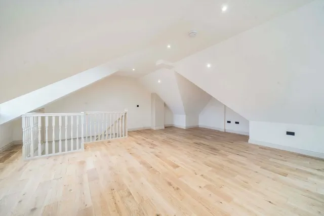 Avenue Gardens, W3, photo 3