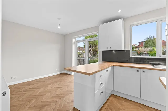 Collingwood Close, Twickenham, TW2, photo 3