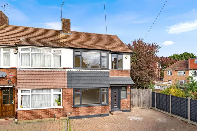 Collingwood Close, Twickenham, TW2, photo 1