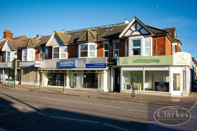Bed Flat With Parking in Winton, photo 1