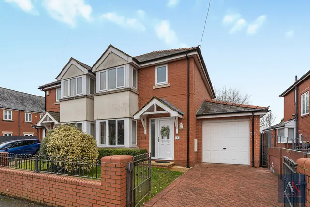 Dearden Street, Littleborough OL15 9DZ, photo 1