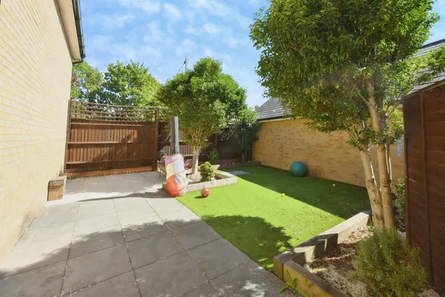 Photo 3 — Sanville Gardens, Stanstead Abbotts, Ware