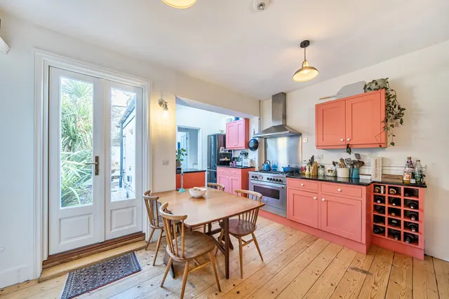 2 bedroom house — Regent Road, Herne Hill, London, SE24