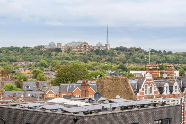 Crouch End Hill, London, N8, photo 2