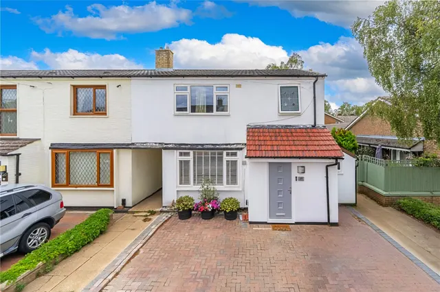 Pentland Avenue, Shepperton, TW17 0BL, photo 1