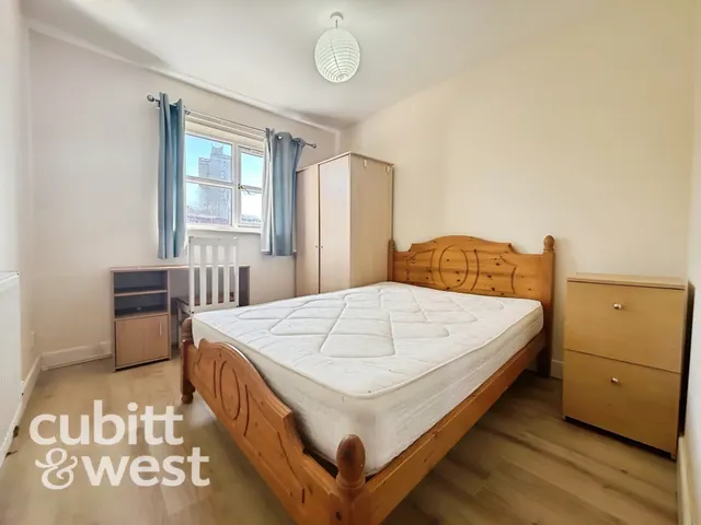 DEPOSIT ALTERNATIVE AVAILABLE Greetham Street, Southsea, PO5, photo 2