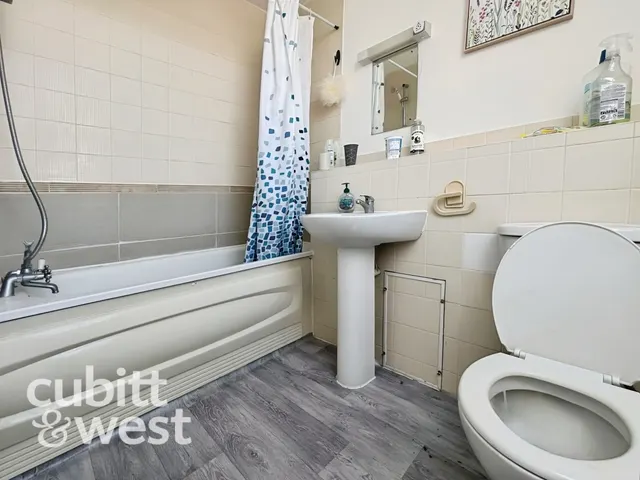 DEPOSIT ALTERNATIVE AVAILABLE Greetham Street, Southsea, PO5, photo 3