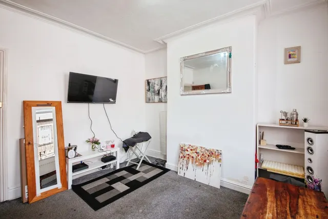Photo 2 — Lancing Road, Sheffield, S2