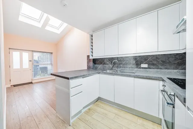 Backwater Place, Kingston Upon Thames, KT1, photo 1