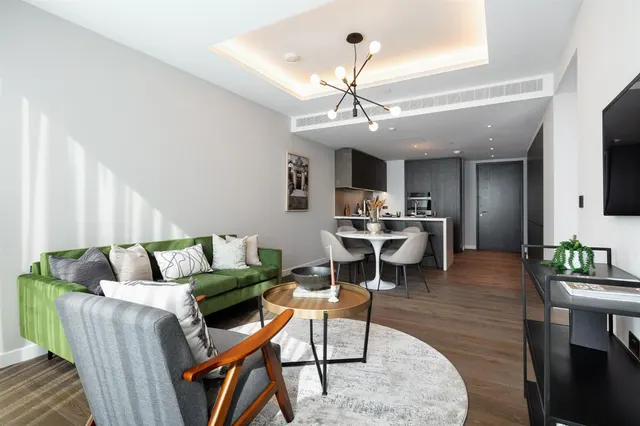 Photo 3 — Apartment B 8 Carnation Way, London, SW8 5JE