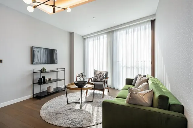 Photo 2 — Apartment B 8 Carnation Way, London, SW8 5JE