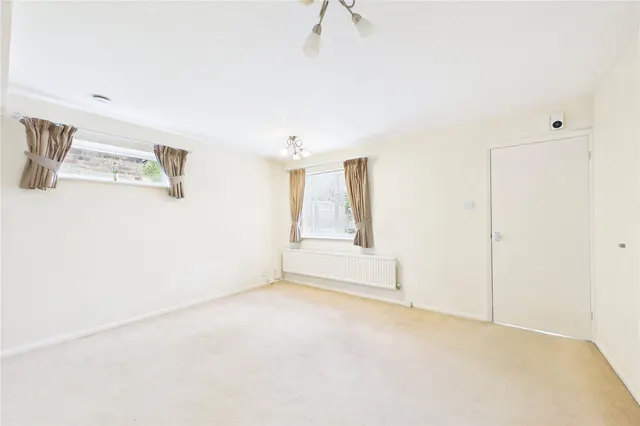 Sorrells Close, Chineham, RG24, photo 3