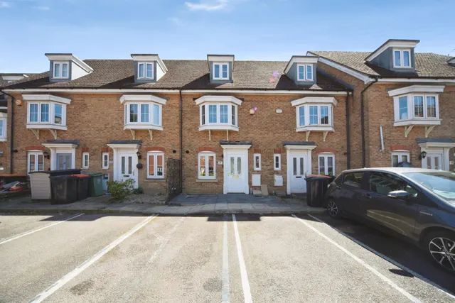 Watling Gardens, Dunstable, photo 1