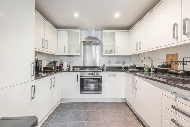 Photo 3 — Flat 7, Cunard Court, Brightwen Grove, Stanmore