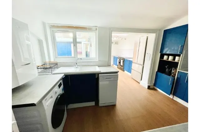 Hawarden Road, Colwyn Bay, LL29, photo 3