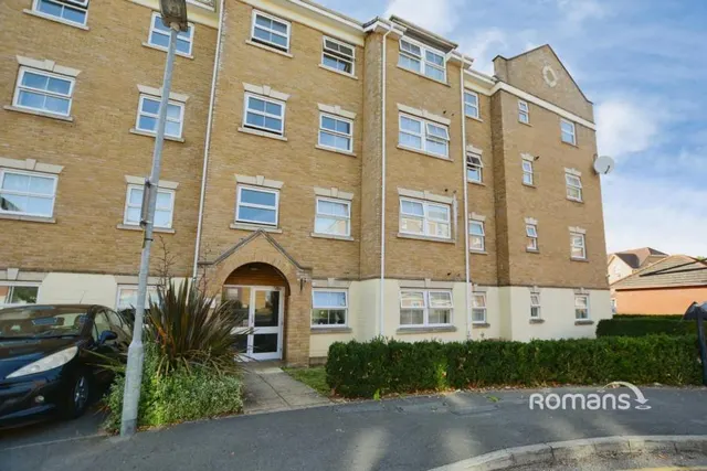Crispin Way, Uxbridge, UB8, photo 1
