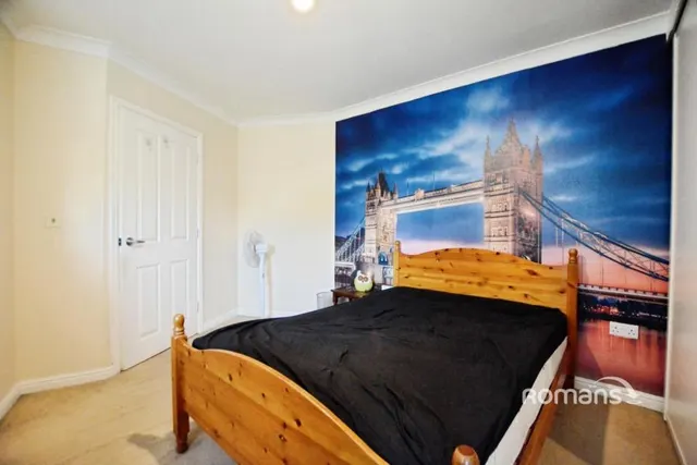 Crispin Way, Uxbridge, UB8, photo 3