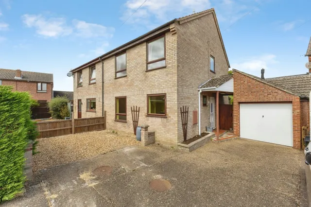 Chapel Avenue, Long Stratton, Norwich, photo 1
