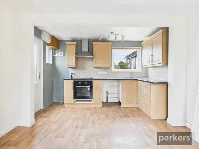 Brizewood, Carterton, OX18, photo 3