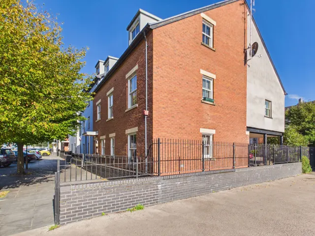 Lion Street, Newmarket Court, NP7, photo 1