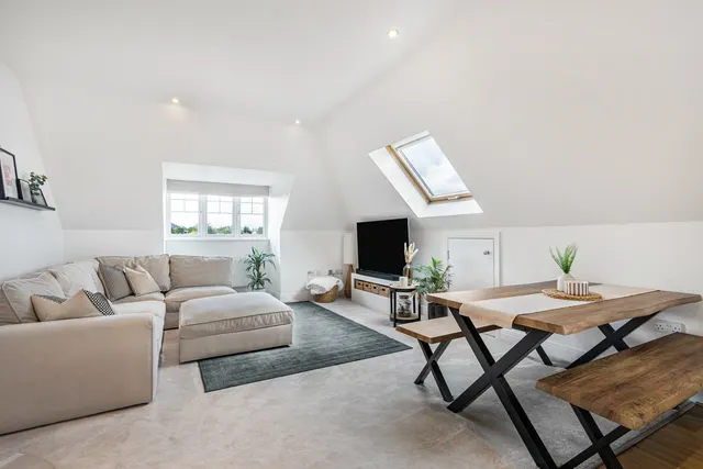Thorpe Road, Staines-upon-Thames, TW18, photo 1