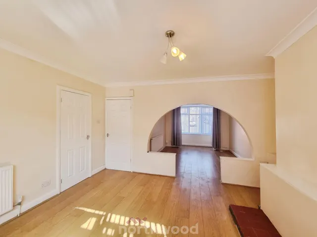 St Catherines Avenue, Balby, DN4, photo 2