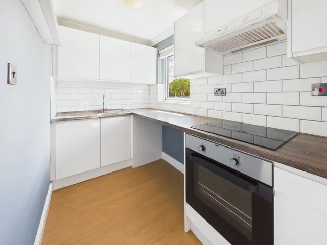 Hartley Gardens, Tadley, RG26, photo 1