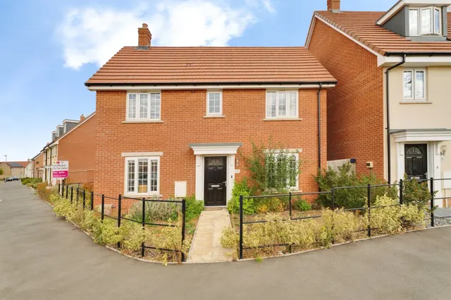 Challis Circle, Stowmarket, photo 1