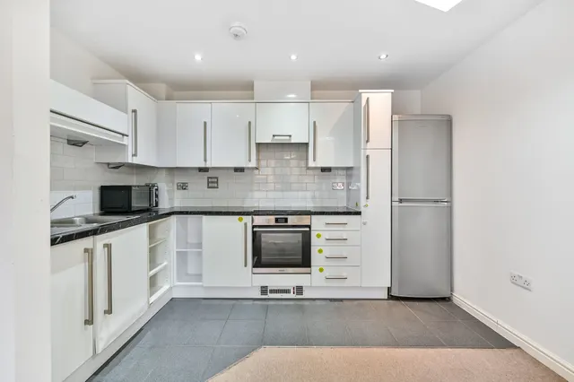 Photo 2 — 444 The Blenheim Centre, Prince Regent Road, Hounslow