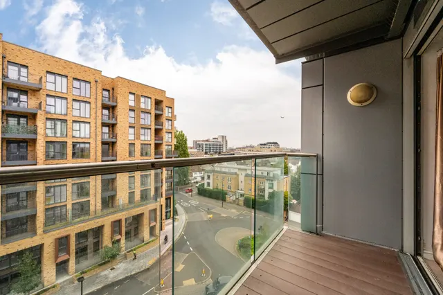 444 The Blenheim Centre, Prince Regent Road, Hounslow, photo 1