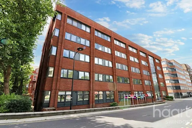Farnsby Street, Swindon, SN1, photo 1