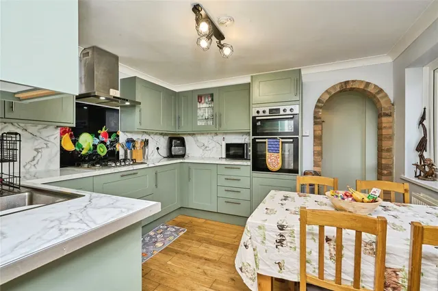 Hinton Road, Newport, PO30, photo 2