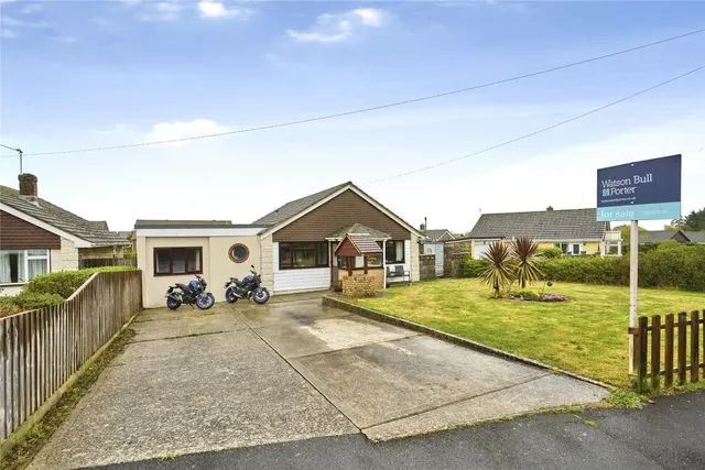 Hinton Road, Newport, PO30, photo 1