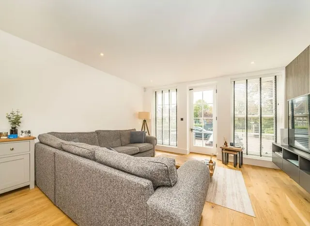 Lower Richmond Road, Putney, SW15, photo 3