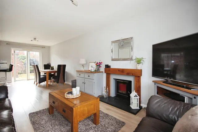 Photo 2 — Hatherell Road, Radford Semele, Leamington Spa