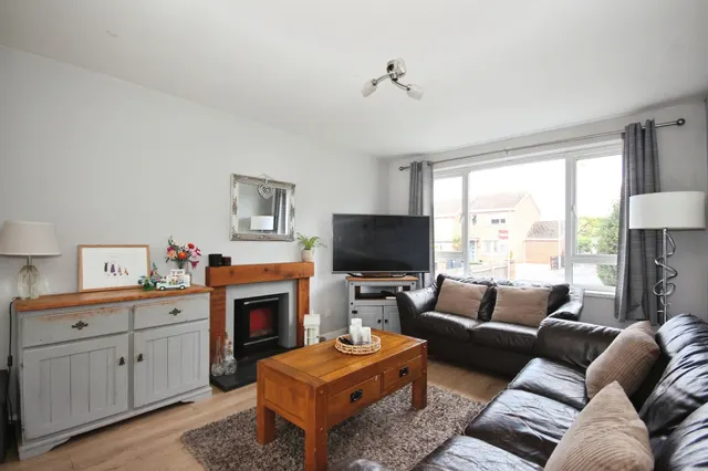 Photo 3 — Hatherell Road, Radford Semele, Leamington Spa