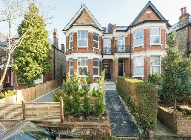 Colney Hatch Lane, Muswell Hill, N10, photo 1