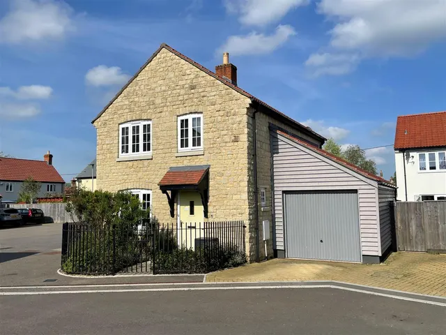 Bristle Grove, Mere, photo 1