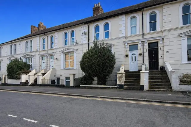 Wellesley Road, Ashford, photo 1