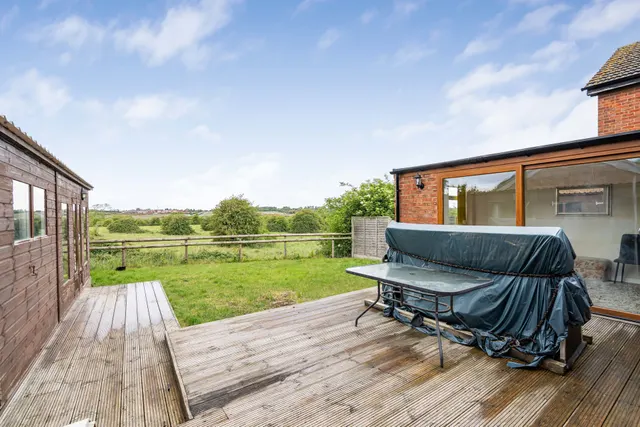 Greenway, Newton Longville, MK17, photo 1