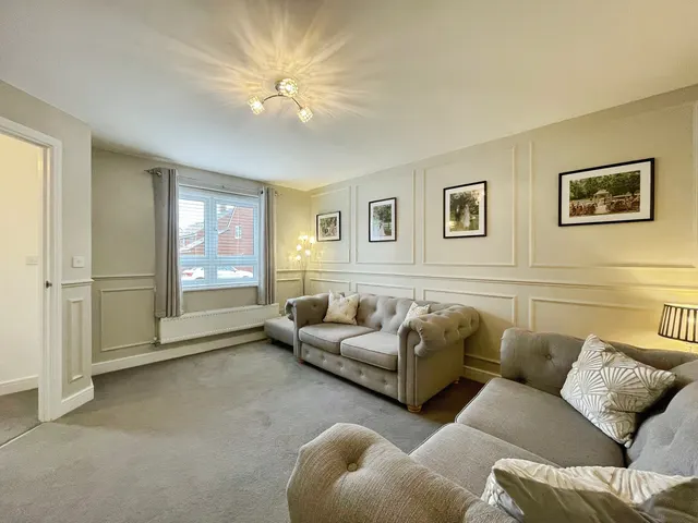 Photo 2 — Yarrow Close, Lyde Green, Bristol, South Gloucestershire