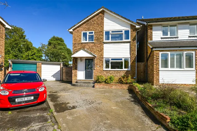 Hampton Close, Church Crookham, Fleet, Hampshire, GU52 8LB, photo 1