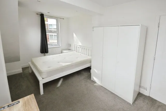 Cypress Avenue, Whitton, TW2, photo 3