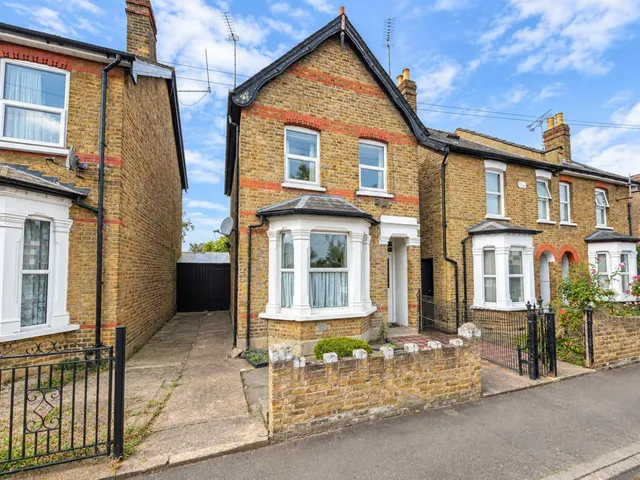 Detached For SaleStrafford Road, Hounslow, TW3, photo 1