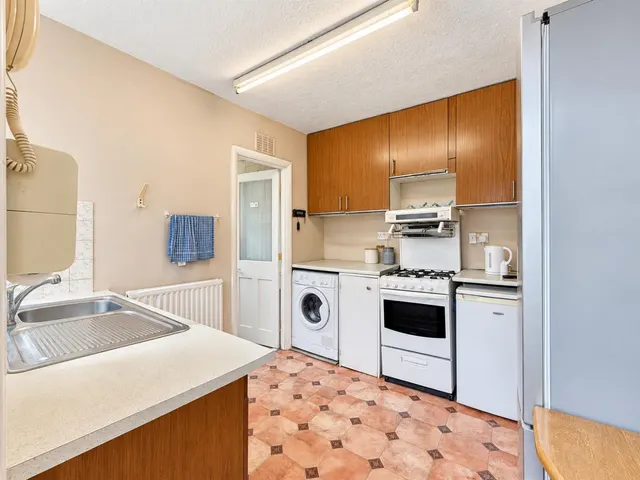 Detached For SaleStrafford Road, Hounslow, TW3, photo 3